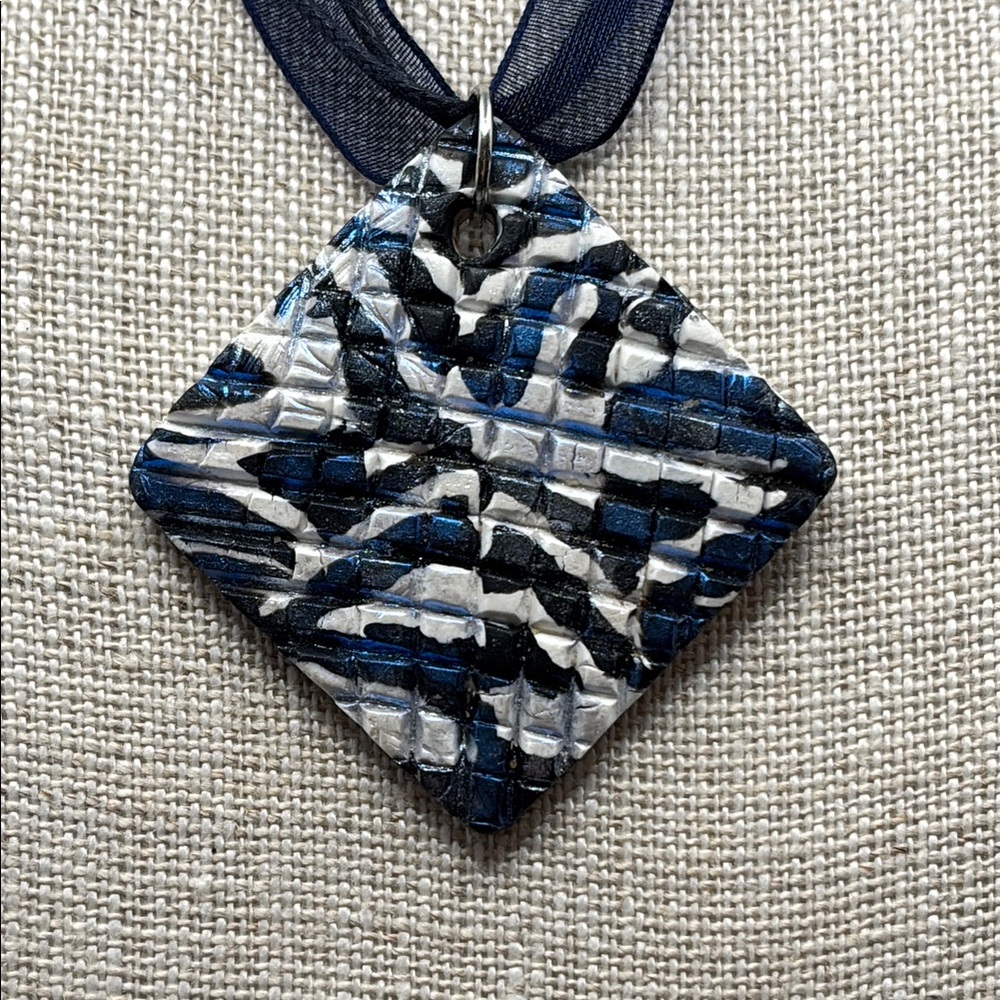 🟡Brand New Polymer Clay Blue & White Pendant Necklace, Handcrafted